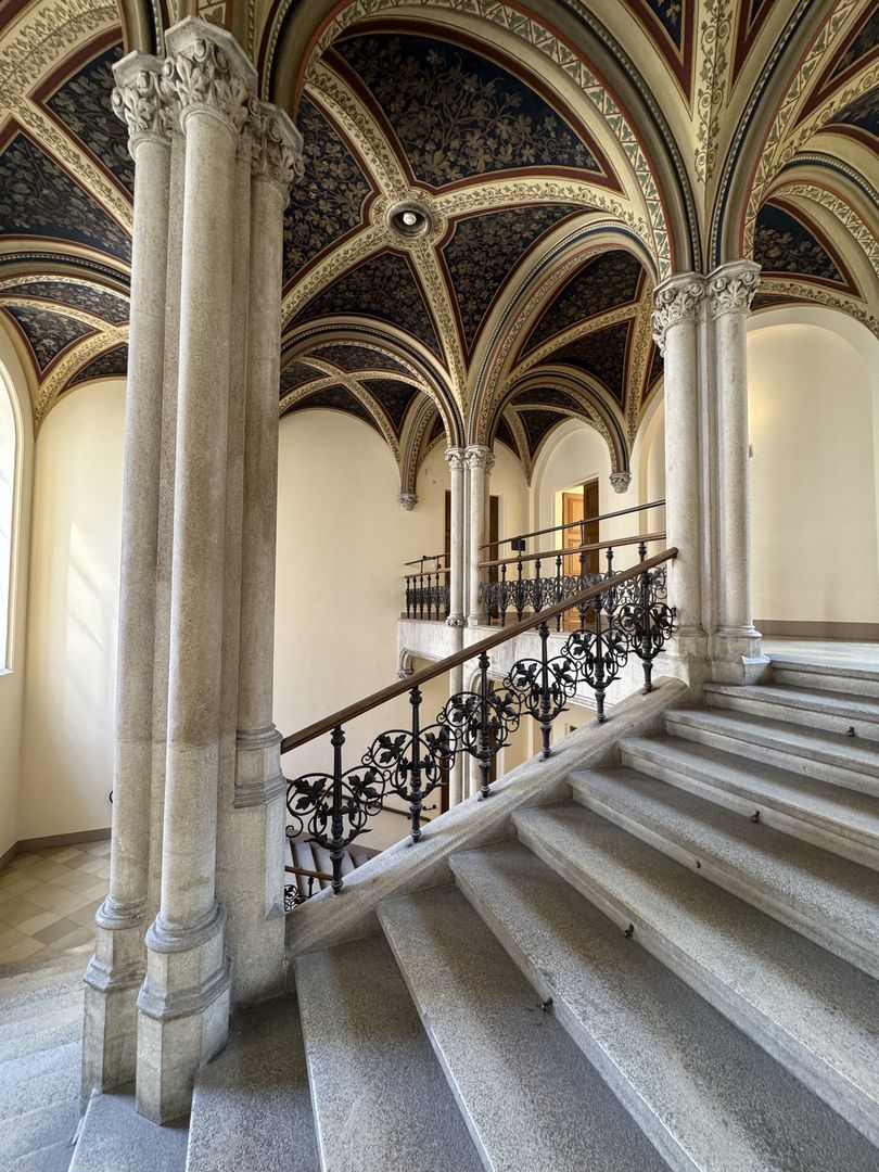 Treppenhaus der Ordination von Dr. Ines Tinhofer im 1. Bezirk in Wien